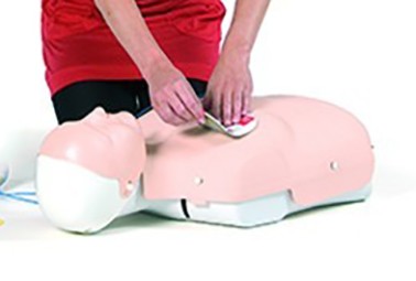 Komplett pakkeløsning for trening i bruk av hjertestarter.